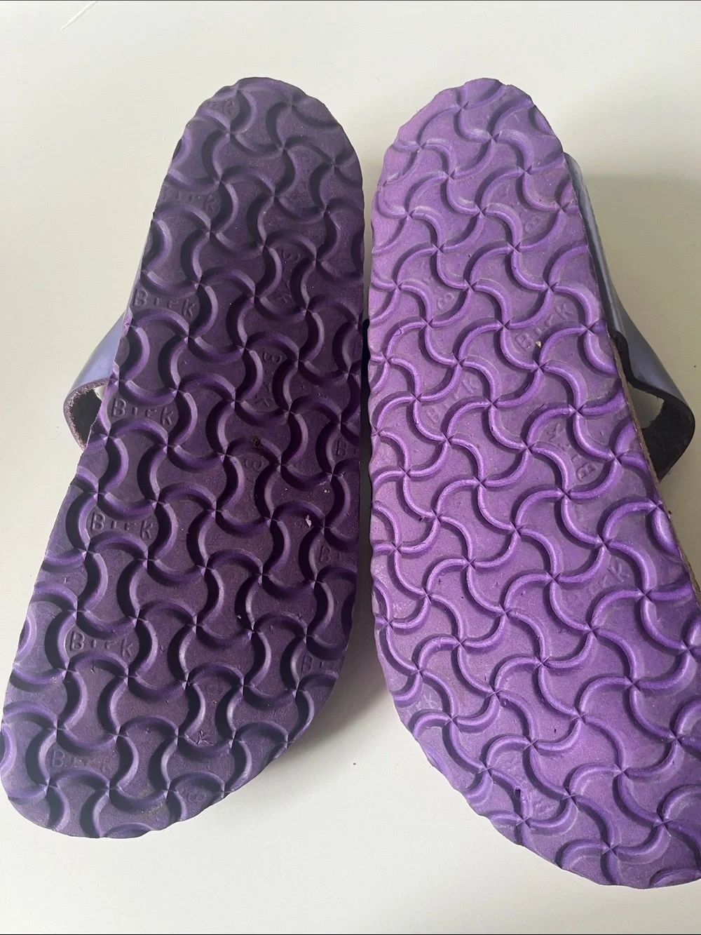 Gizeh Birkenstock Purple Metallic Thong Sandals with Buckle - Picture 2 of 4